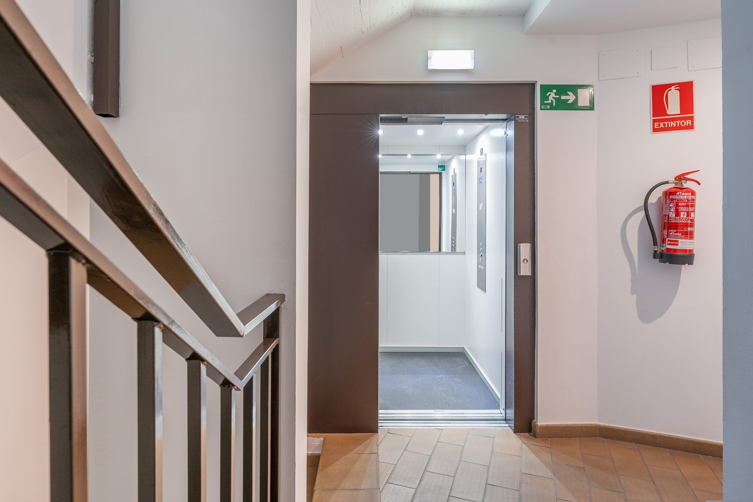 Apartamentos Teruel - foto ascensor